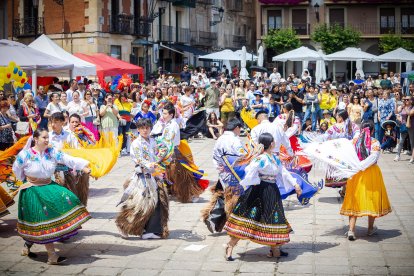 Una gran celebración con bailes, música, gastronomía y tradiciónes.