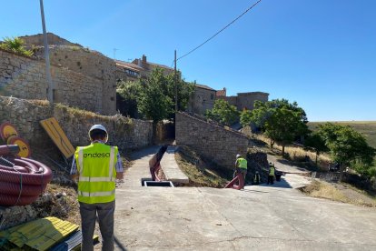 Endesa ha finalizado diversos trabajos en la red de baja tensión de Rello.