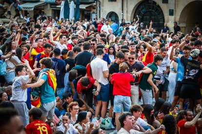 Los sorianos vibran con la selección en la primera parte de la semifinal.