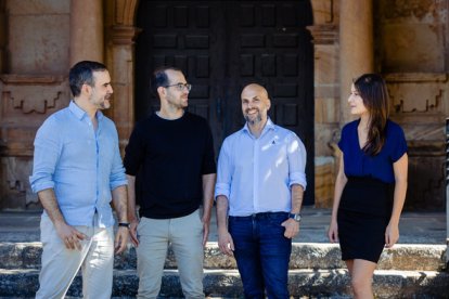 Gaizka Fernández, Pablo García, Fernando Blanco y Lèna Georgeault, participantes en la mesa redonda 'Teorías de la Conspiración'