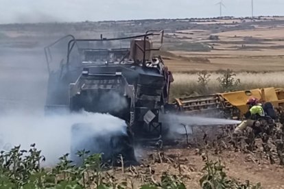 Labores de extinción del incendio.