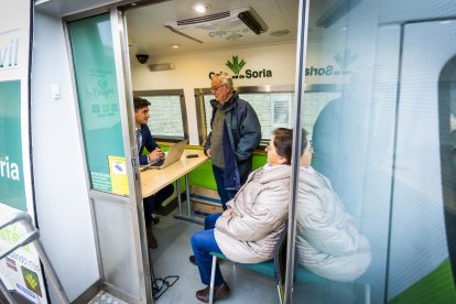 Presentación del servicio de Banca Móvil en Adradas el pasado mes de febrero.