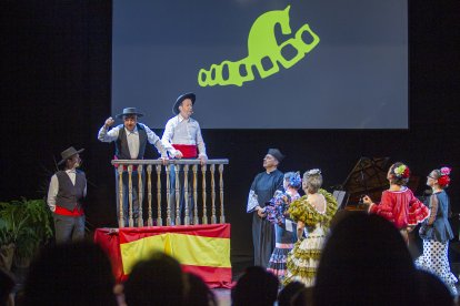 Actuación del grupo La Bo-Eme en la clausura del Festival de Cortos. MARIO TEJEDOR