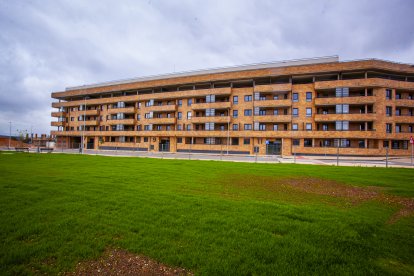 El edificio de la polémica quinta planta. MARIO TEJEDOR