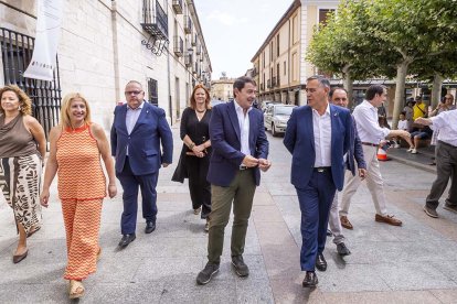 El presidente de la Junta, Alfonso Fernández Mañueco, a su llegada a El Burgo de Osma