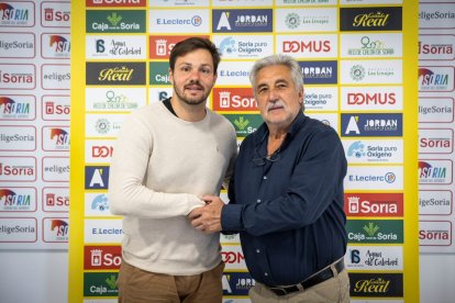 Carlos Heras en la presentación de Oriol Castellarnau como entrenador del Balonmano Soria para la temporada 2024-2025 .