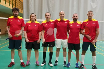 Los seis representantes sorianos en el Europeo, Sergio Latorre, Cristina Puebla, Manuel Acero, Santiago Martínez, David Hernansanz y José Carlos Pérez.