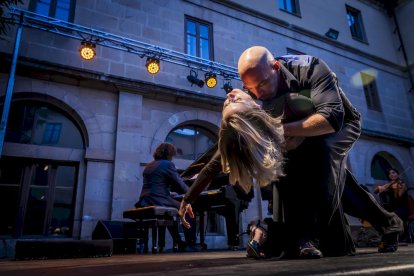 Soria Clásica lleva la música de Gardel al Claustro del IES Machado