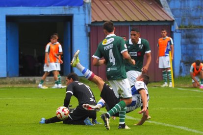 El Coruxo perdió por 2-0 ante el Real Avilés Industrial en su debuto liguero.