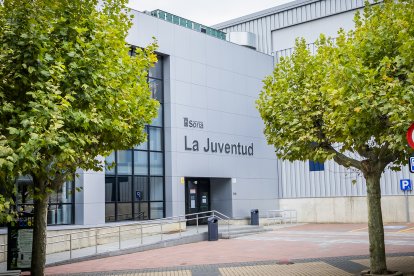 Fachada de las instalaciones deportivas de la Juventud.