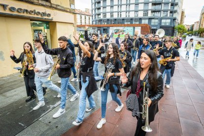 La charanga llenó el centro de Soria de música y fiesta