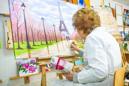 Actividad de pintura en las Aulas de la Tercera Edad. - MARIO TEJEDOR