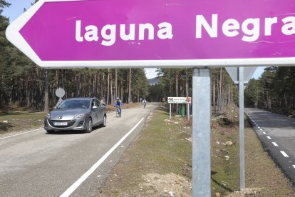 Cartel indicador de la Laguna Negra.