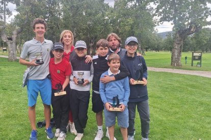 Los representantes del club soriano durante la cita celebrada en Soria.