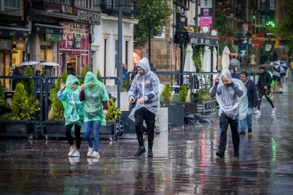 El temporal provoca fuertes rachas de viento y lluvia.