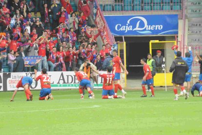 El Numancia ganaba en Salamanca 0-1 con un gol de Mario y dejaba casi sentenciado su ascenso a Primera División.