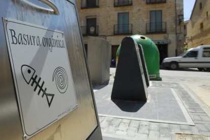 Contenedores de recogida de basura en El Burgo de Osma.