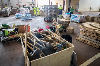 Palas y rastrillos para limpiar Valencia.