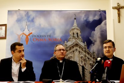 Alberto Martín, Abilio Martínez Varea y Gabriel Ángel Rodríguez durante la comparecencia.