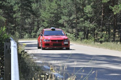 Un vehículo durante una edición del Rallysprint Canicosa-Navaleno.