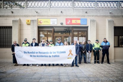 Minuto de silencio frente a la Jefatura de Tráfico.