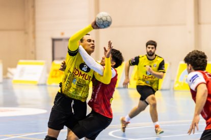 La grada se volcó con el equipo durante todo el choque