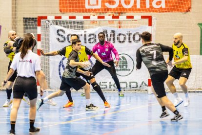 Un encuentro solidario el del Balonmano Soria