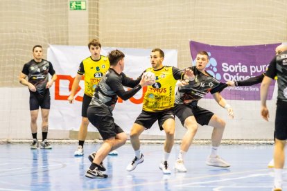 Un encuentro solidario el del Balonmano Soria