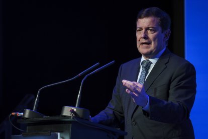 El presidente de la Junta de Castilla y León, Alfonso Fernández Mañueco, interviene durante la cuarta jornada de la V edición del foro ‘Wake Up, Spain!’, en Casa de América, a 3 de abril de 2025, en Madrid.