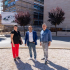 Romero, Rey y Antón posan ante la nueva comisaría de Soria.