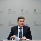 El consejero de Economía y Hacienda y portavoz, Carlos Fernández Carriedo, comparece en rueda de prensa posterior al Consejo de Gobierno.