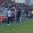 Jorge Mencía en el momento de entrar al terreno de juego.