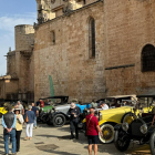 Los vehículos centenarios causaron sensación ayer en El Burgo