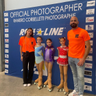 Las patinadoras sorianas junto a sus entrenadores durante el Campeonato Sedmark celebrado en Italia.