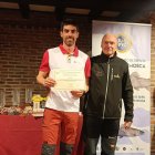 Víctor García Laseca recibiendo un premio este año en el Campeonato de Asturias.