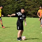 Antón Permuy, entrenador del Compostela en una sesión de trabajo de los gallegos.