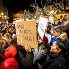 ‘De luto por las asesinadas. En lucha por las violentadas’, lema de la jornada