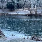 La capa de hielo en la mañana de este domingo en el río Duero en Soria era patente.