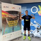Sergio Martín con sus medallas en el Nacional de Oviedo.