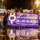 Multitudinaria manifestación del 8M por el centro de Soria.