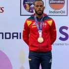 David José Pineda con la medalla de oro como campeón del Mundo.