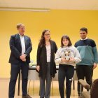 Adriana Martínez recogiendo su premio como campeona regional.