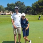 Los jóvenes golfistas sorianos Miguel López y Enzo Jiménez.