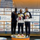 David José Pineda en el centro de la imagen como campeón del mundo de los 200 metros.