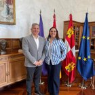 Javier Antón con la alcaldesa de Palencia, Miriam Andrés.