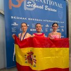 Las tres patinadoras sorianas en la competición celebrada en Italia.