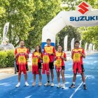 Marina Muñoz, la segunda por la izquierda, junto al resto del equipo español que competirá en el Europeo de triatlón cross.