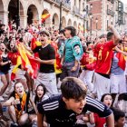 La pantalla gigante instalada en la Plaza Mayor atrajo a una afición entregada