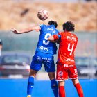 El numantino Pelayo en una acción del partido ante el getafense Joselu.