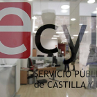 El desempleo cae un 2,2% en Castilla y León por el empuje de los servicios en Semana Santa. HDS